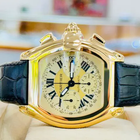 Cartier Roadster 2619 48mm Yellow gold Champagne 3