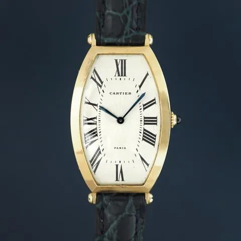 Cartier Tonneau A105 26mm Yellow gold White