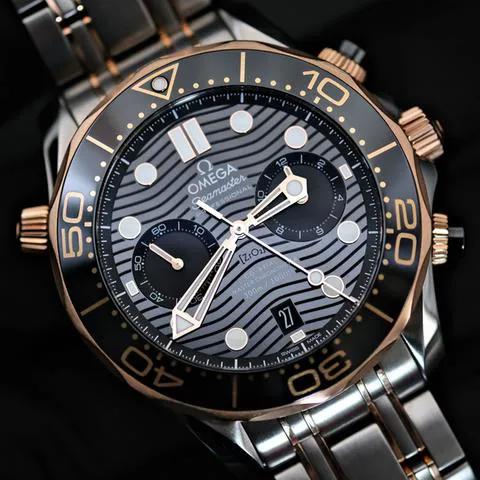 Omega Seamaster Diver 300M 210.20.44.51.01.001 44mm Yellow gold and Stainless steel Black