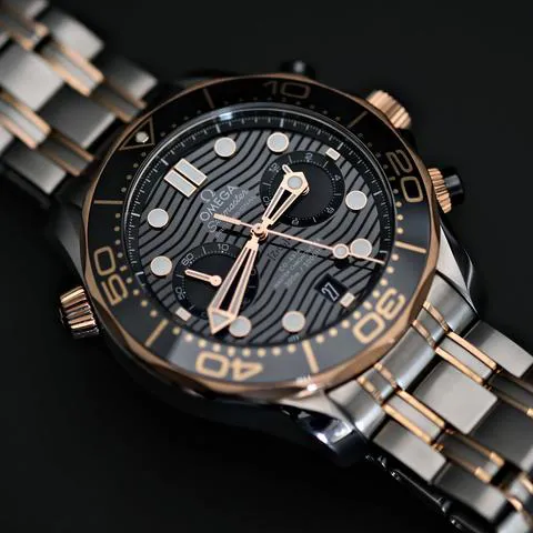 Omega Seamaster Diver 300M 210.20.44.51.01.001 44mm Yellow gold and Stainless steel Black 2