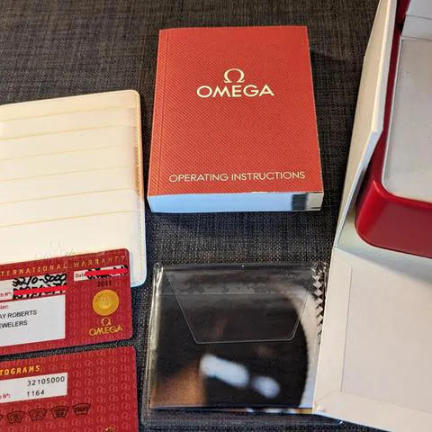 Omega Speedmaster Date 32105000 40mm Stainless steel Black 3