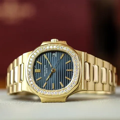 Patek Philippe Nautilus 3800/1 37.5mm Yellow gold Black