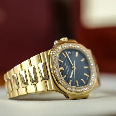 Patek Philippe Nautilus 3800/1 37.5mm Yellow gold Black 19