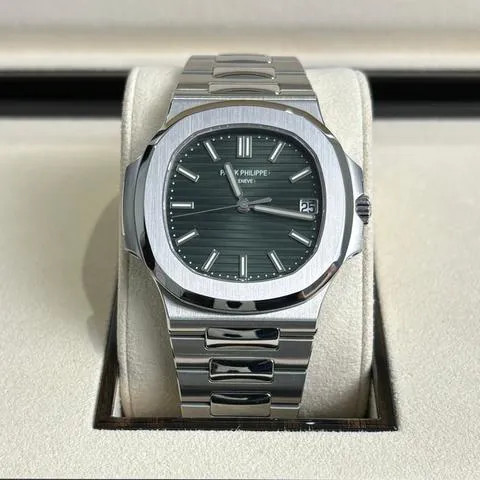 Patek Philippe Nautilus 5711/1A-014 40mm Stainless steel Green