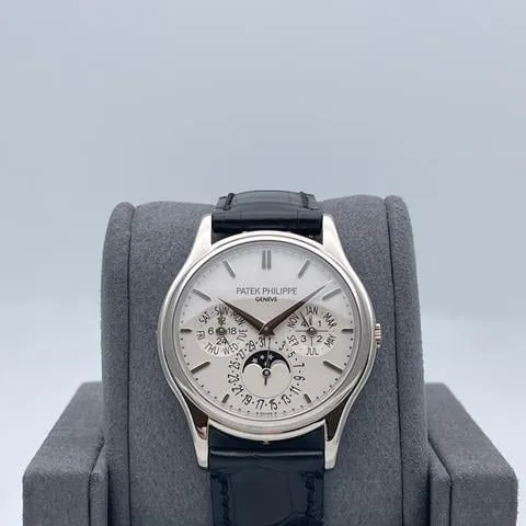 Patek Philippe Perpetual Calendar 5140G-001 37mm White gold Black