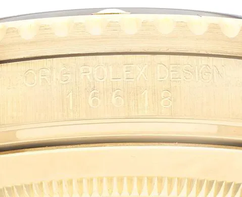 Rolex Submariner Date 16618 40mm Yellow gold Black 1