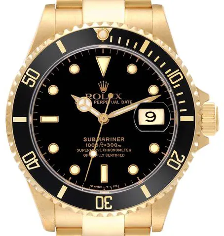 Rolex Submariner Date 16618 40mm Yellow gold Black 2