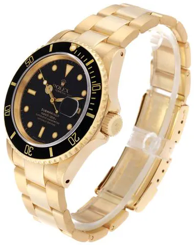 Rolex Submariner Date 16618 40mm Yellow gold Black 8