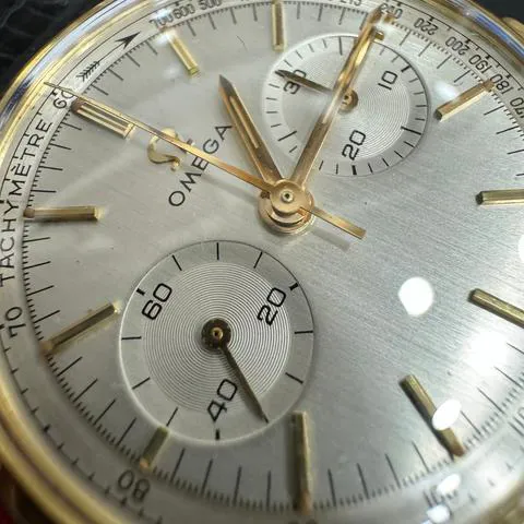 Omega Chronograph 101.009-65 35mm Yellow gold Silver 10