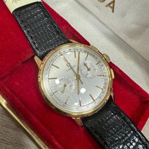 Omega Chronograph 101.009-65 35mm Yellow gold Silver 15