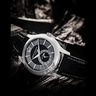 Patek Philippe Annual Calendar 5205G-010 White gold Black