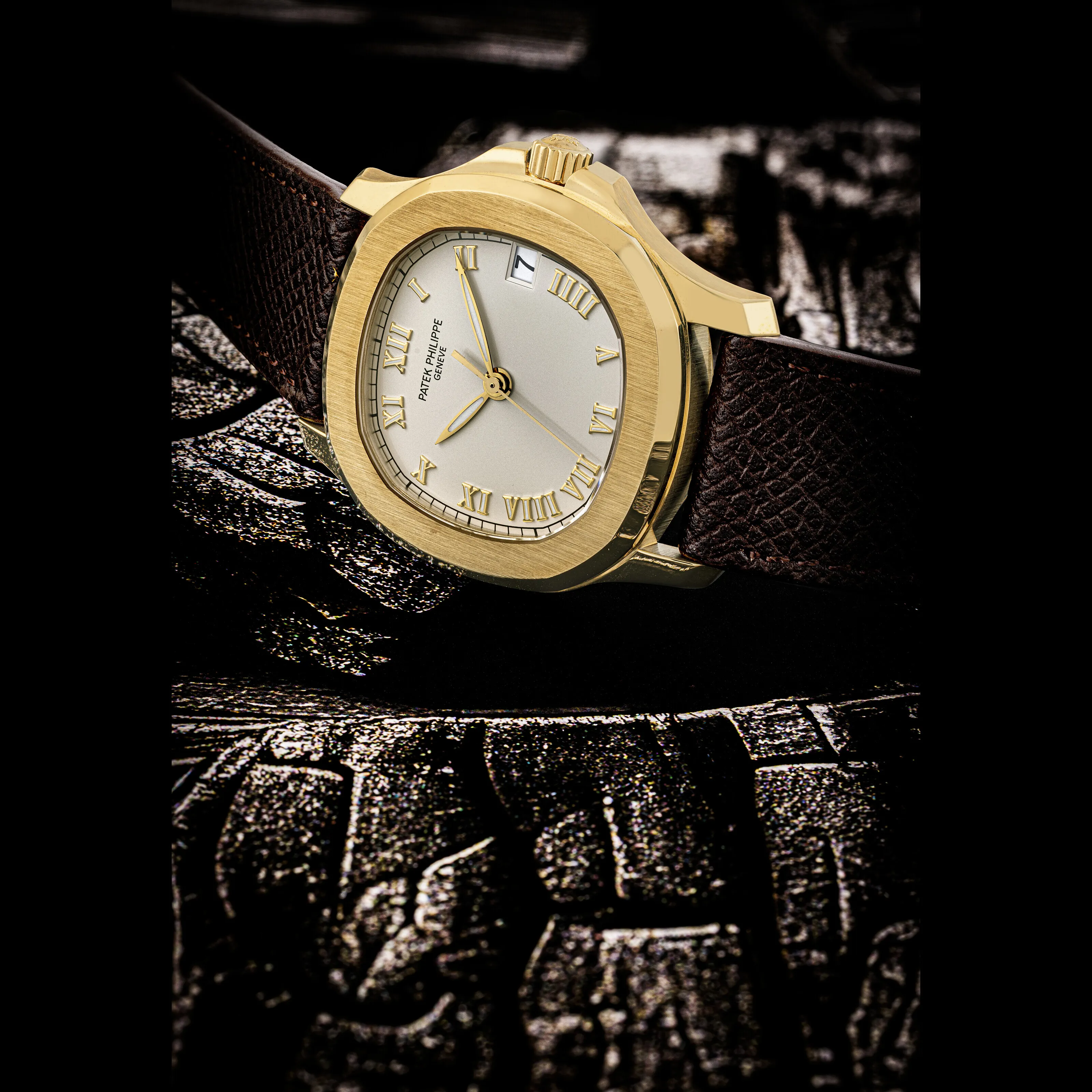 Patek Philippe Aquanaut 5060SJ-010 36mm Yellow gold Silver