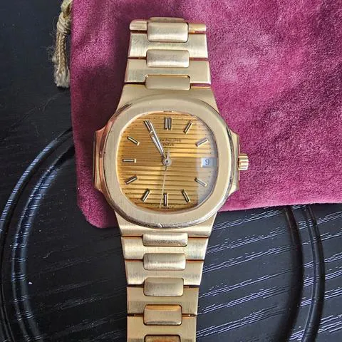 Patek Philippe Nautilus 3800/1J 37mm Yellow gold Black