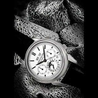 Patek Philippe Perpetual Calendar Chronograph 5270G-001 White gold Silver