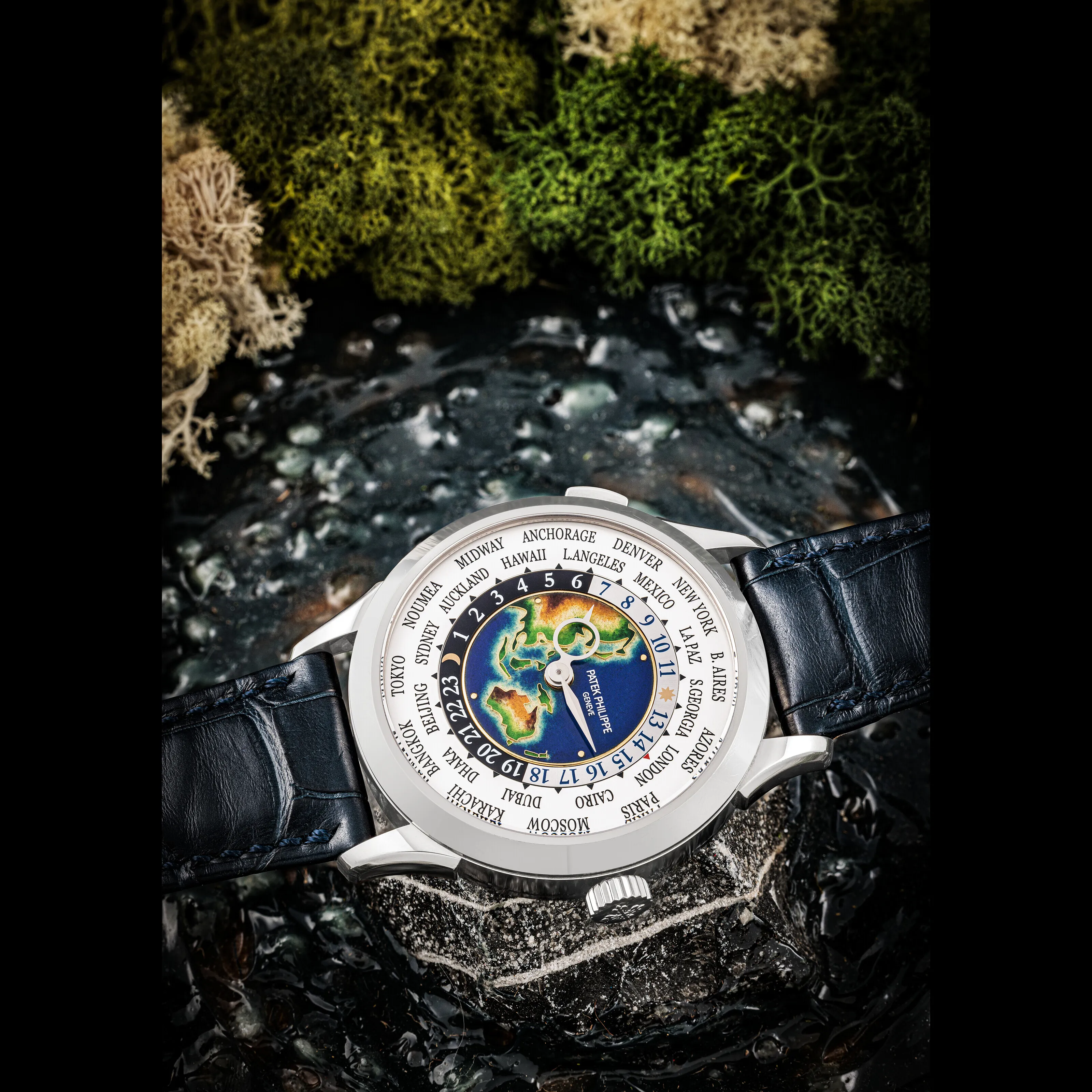 Patek Philippe World Time 5231G-001 38.5mm White gold