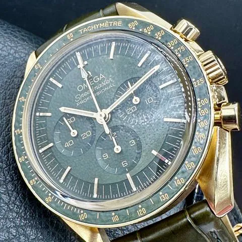 Omega Speedmaster Moonwatch 310.63.42.50.10.001 42mm Yellow gold Green