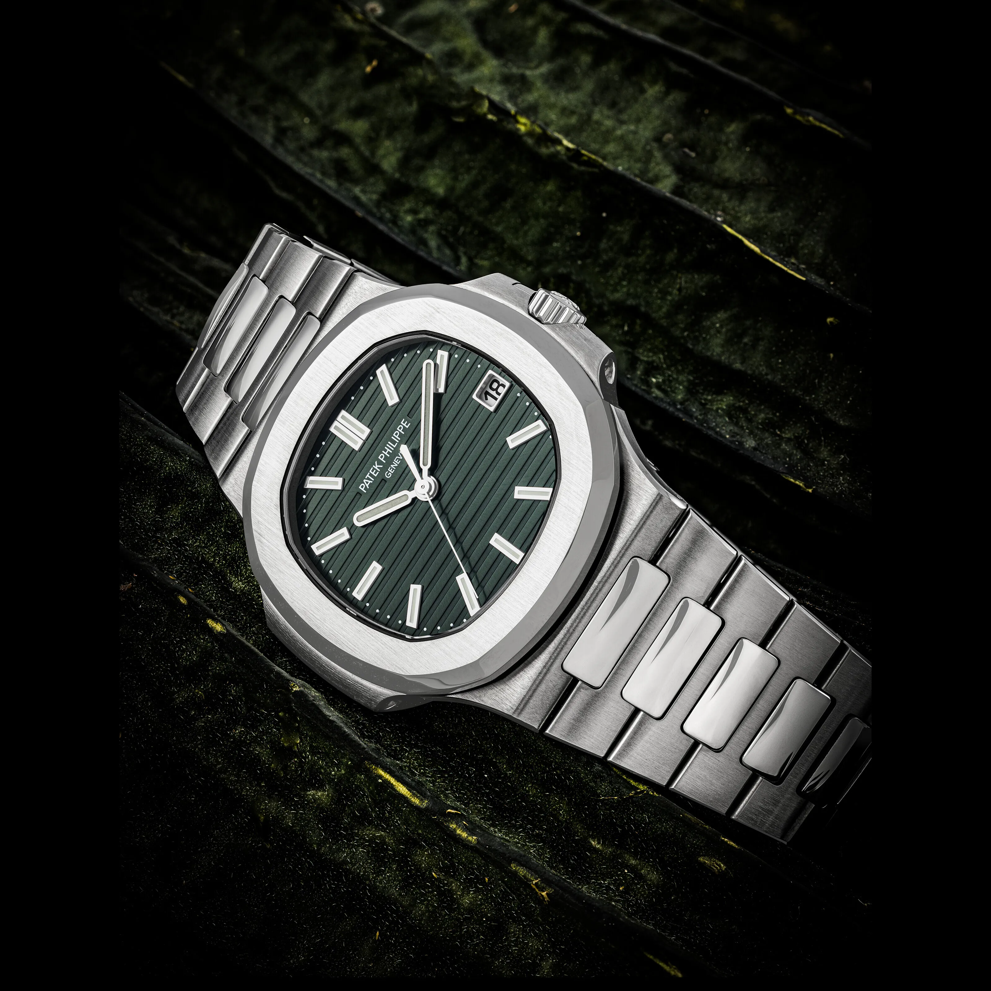 Patek Philippe Nautilus 5711/1A-014 42.5mm Stainless steel Olive green