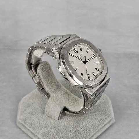 Patek Philippe Nautilus 5711/1A-011 40mm Stainless steel White 1