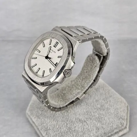 Patek Philippe Nautilus 5711/1A-011 40mm Stainless steel White 2