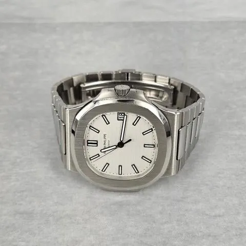 Patek Philippe Nautilus 5711/1A-011 40mm Stainless steel White 3