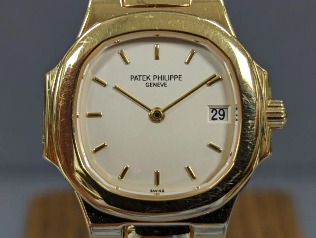 Patek Philippe Nautilus 4700/51 27mm Yellow gold 1