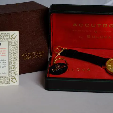 Bulova Accutron 34mm Yellow gold 1