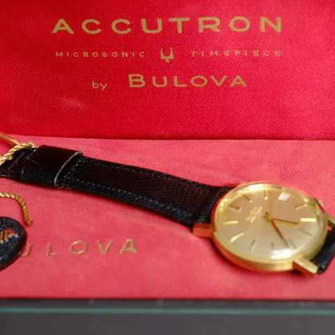 Bulova Accutron 34mm Yellow gold 2