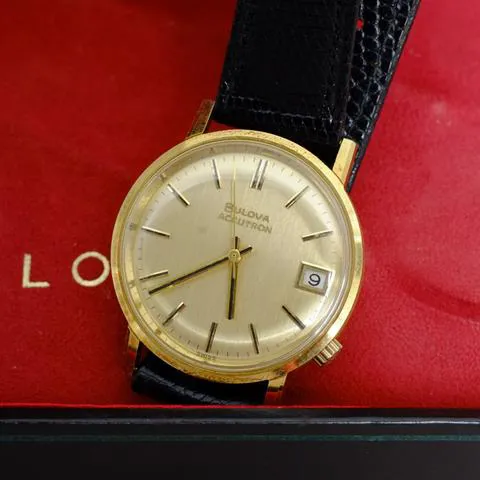 Bulova Accutron 34mm Yellow gold 5