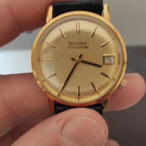 Bulova Accutron 34mm Yellow gold 15