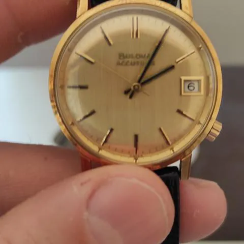 Bulova Accutron 34mm Yellow gold 16