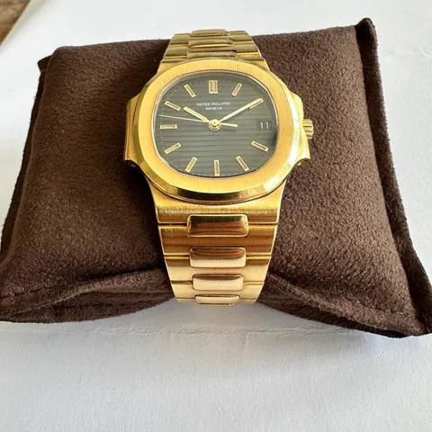 Patek Philippe Nautilus 3800/001 37mm Yellow gold Blue