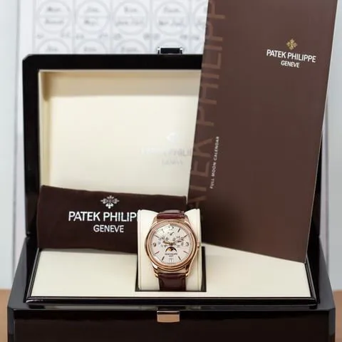 Patek Philippe Annual Calendar 5146R-001 39mm Rose gold Beige 2