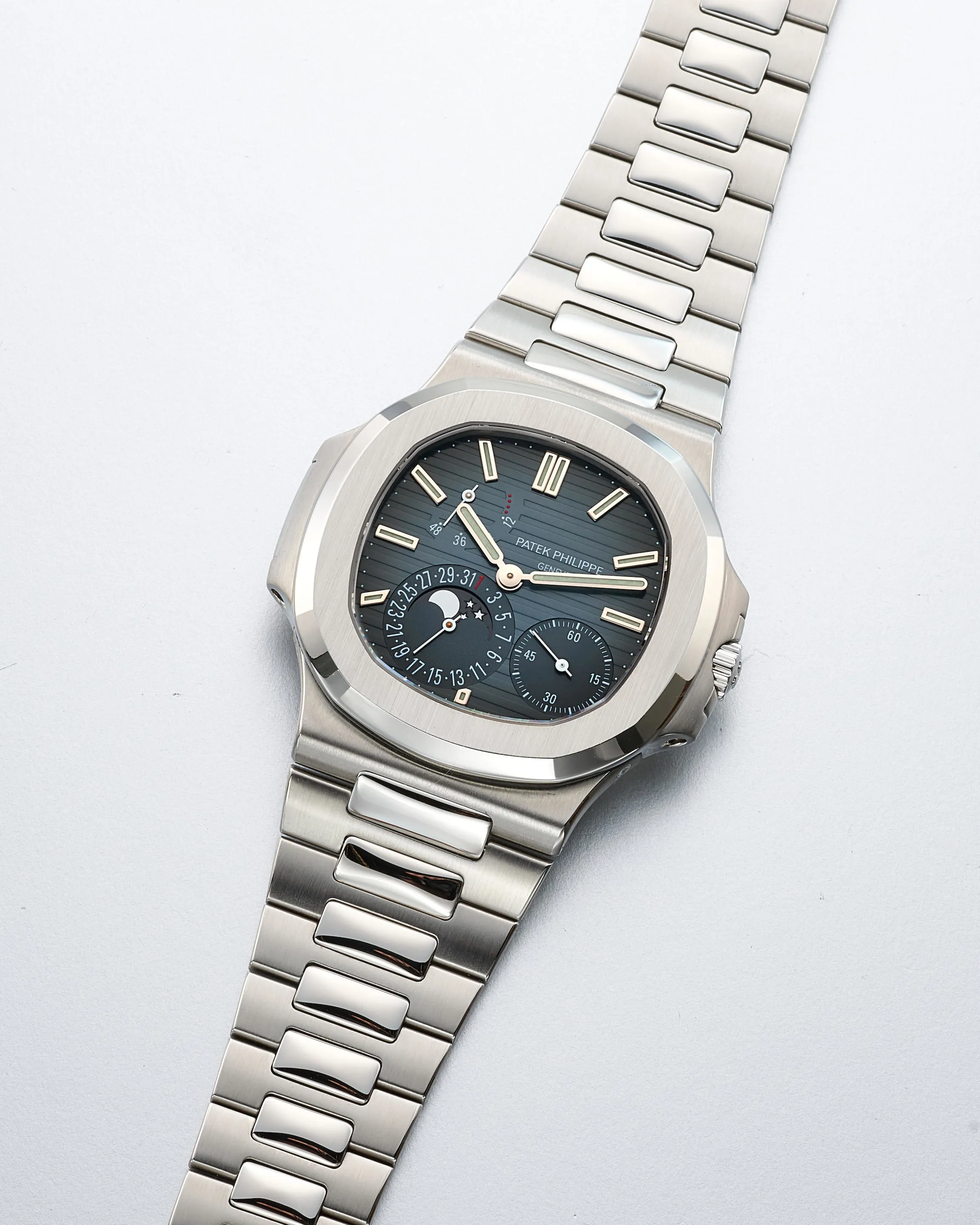 Patek Philippe Nautilus 5712/1A 40mm Stainless steel Blue 1