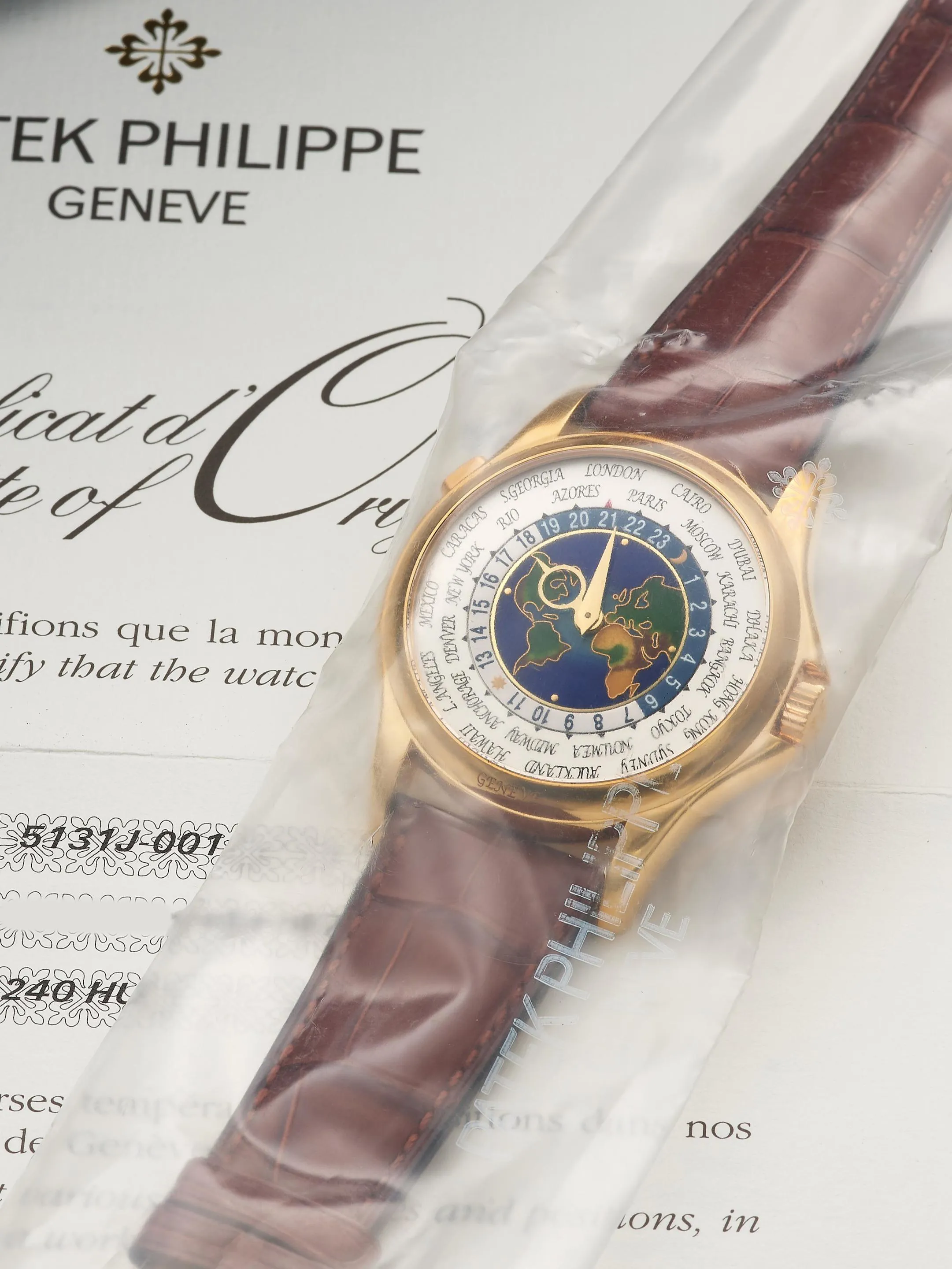 Patek Philippe World Time 5131J-001 39.5mm Yellow gold White