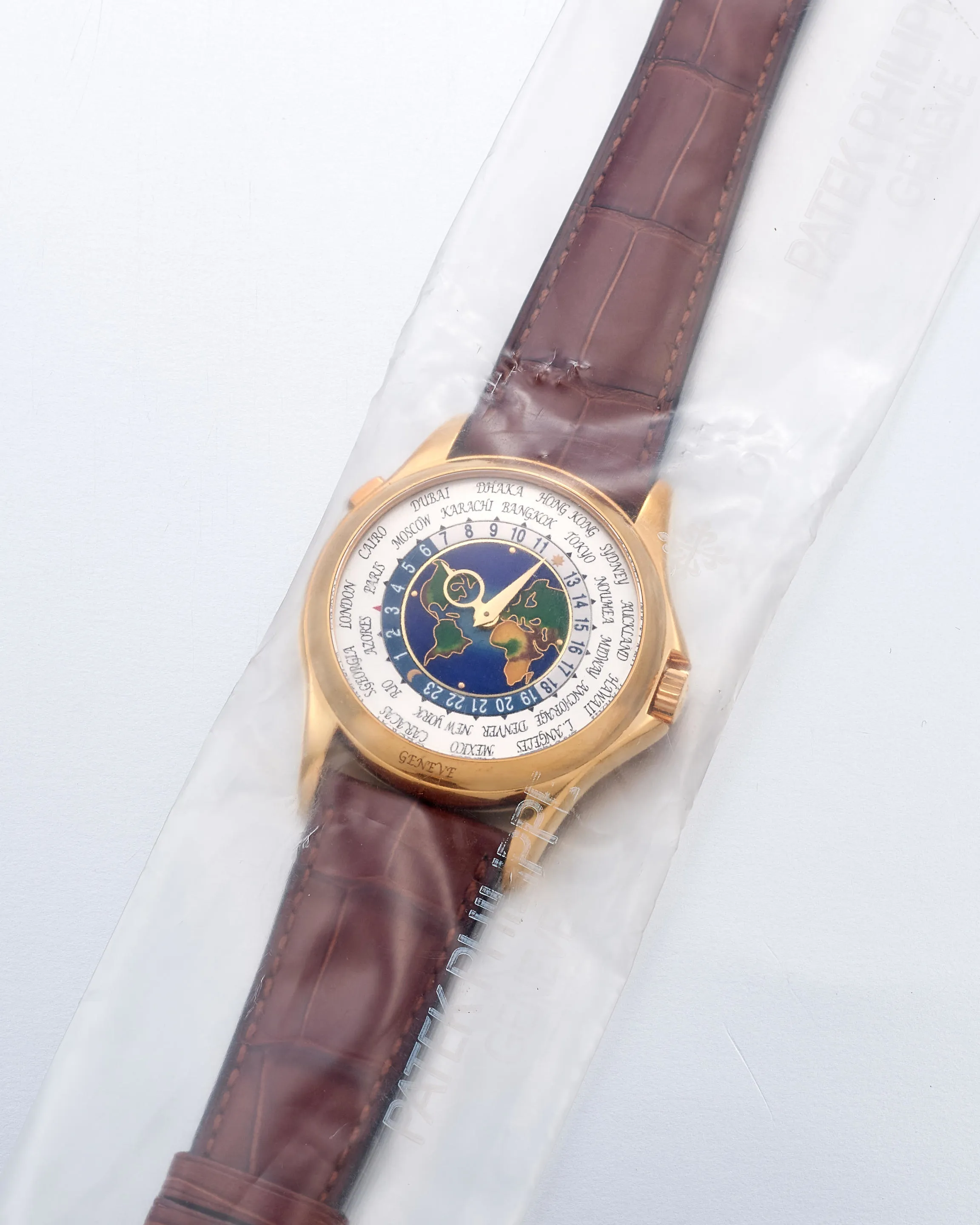 Patek Philippe World Time 5131J-001 39.5mm Yellow gold White 1