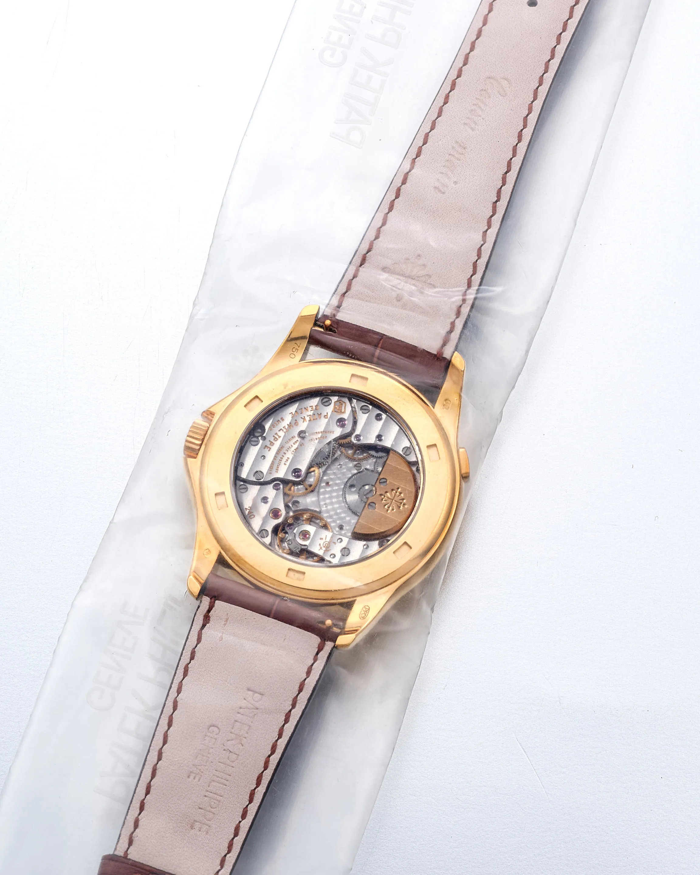 Patek Philippe World Time 5131J-001 39.5mm Yellow gold White 2