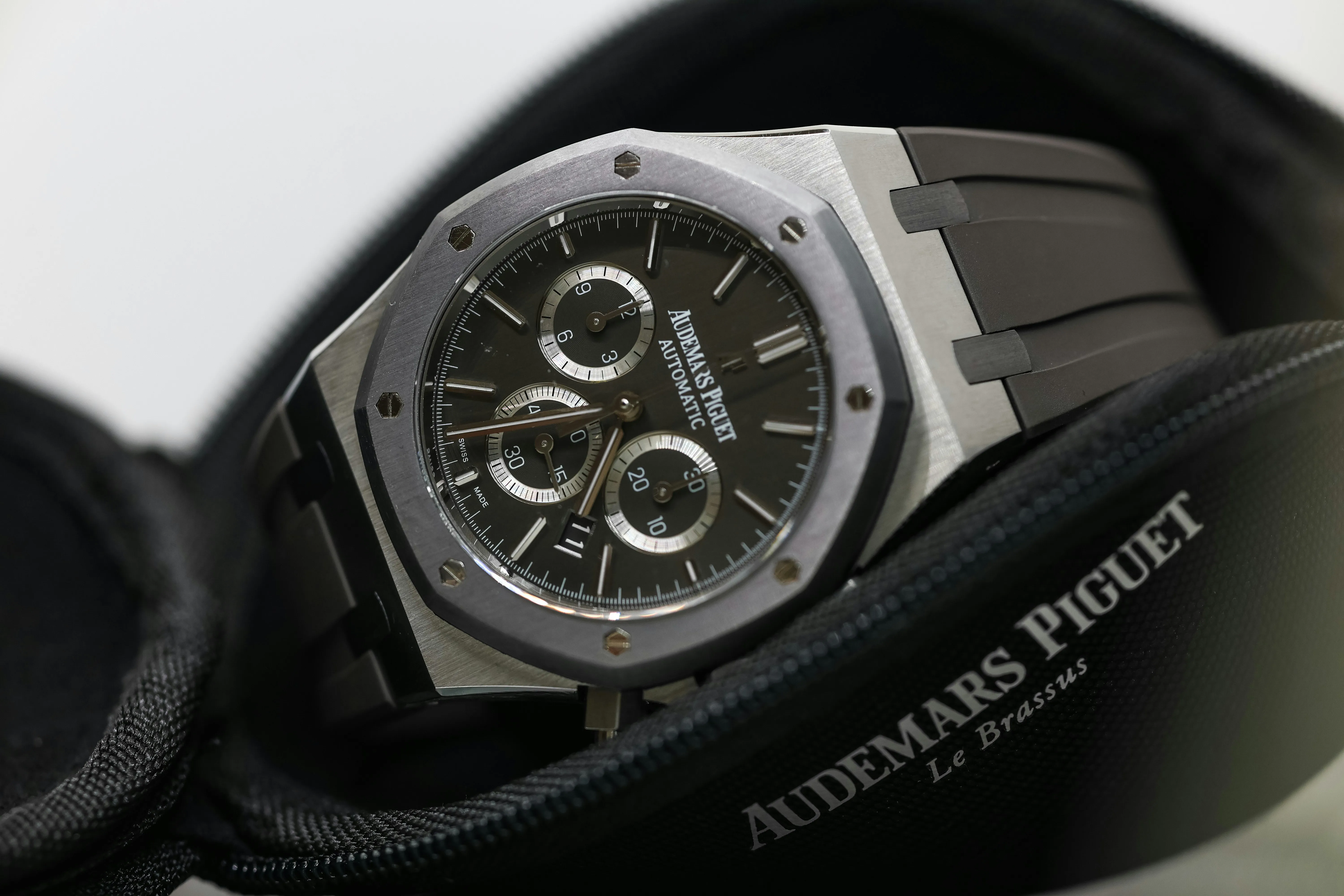 Audemars Piguet Royal Oak 26325TS.OO.D005CR.01 41mm Stainless steel and tantalum Black 9