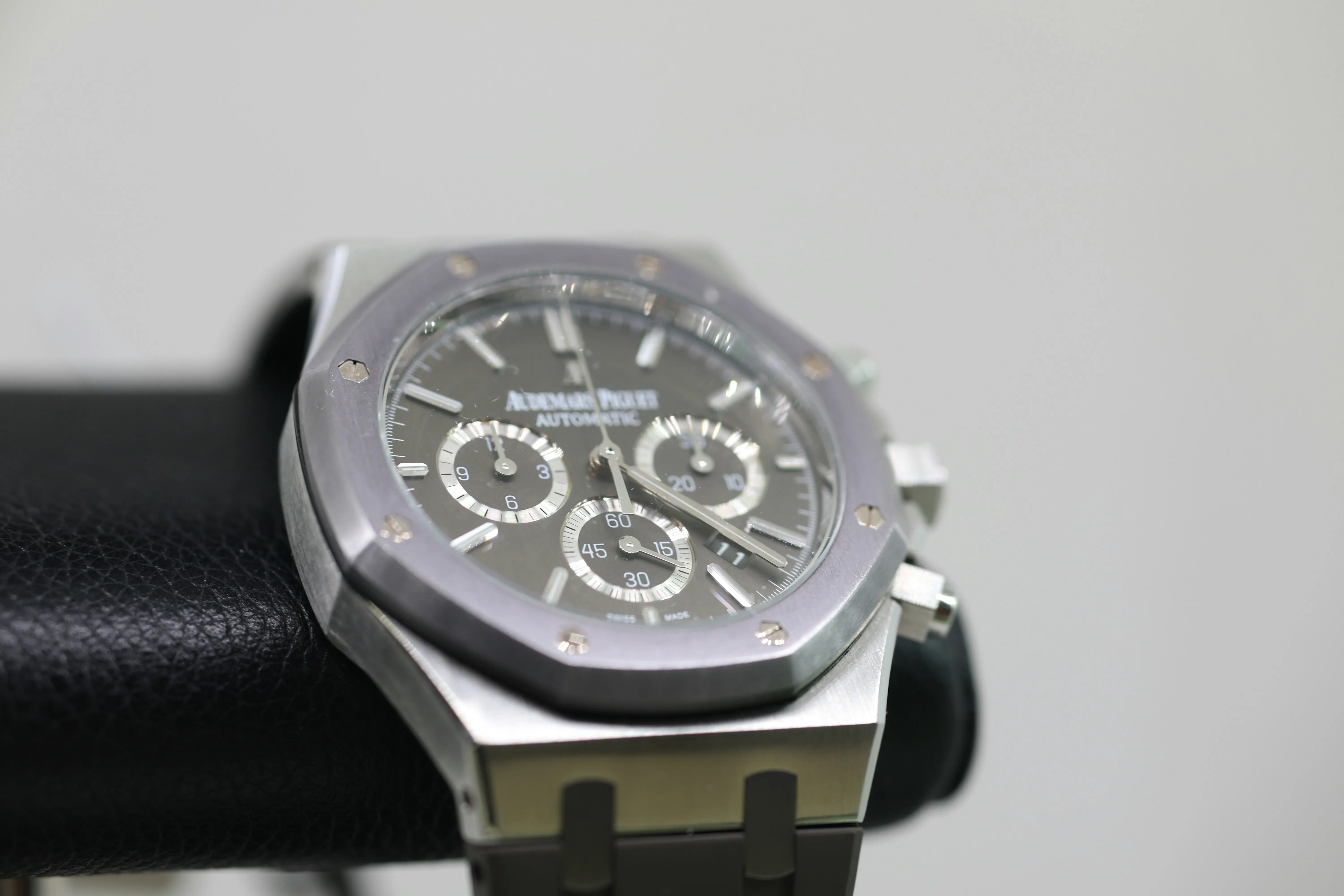 Audemars Piguet Royal Oak 26325TS.OO.D005CR.01 41mm Stainless steel and tantalum Black 15