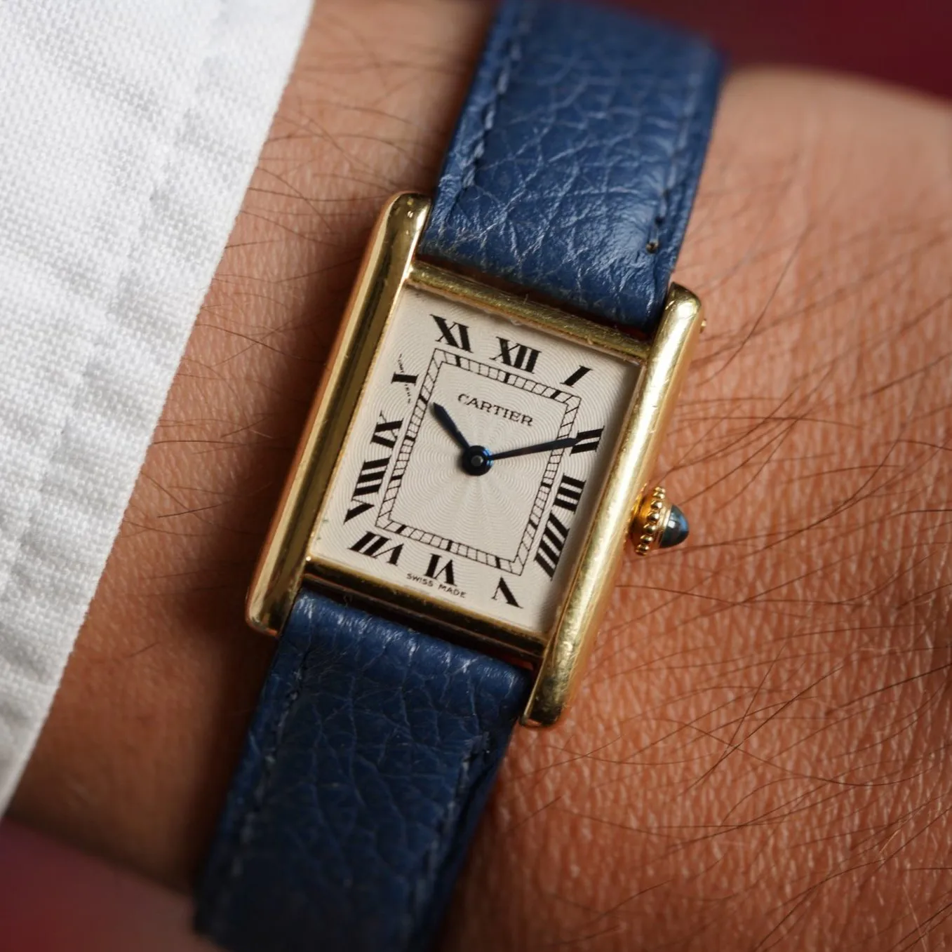 Cartier Tank 28mm Yellow gold Guilloché