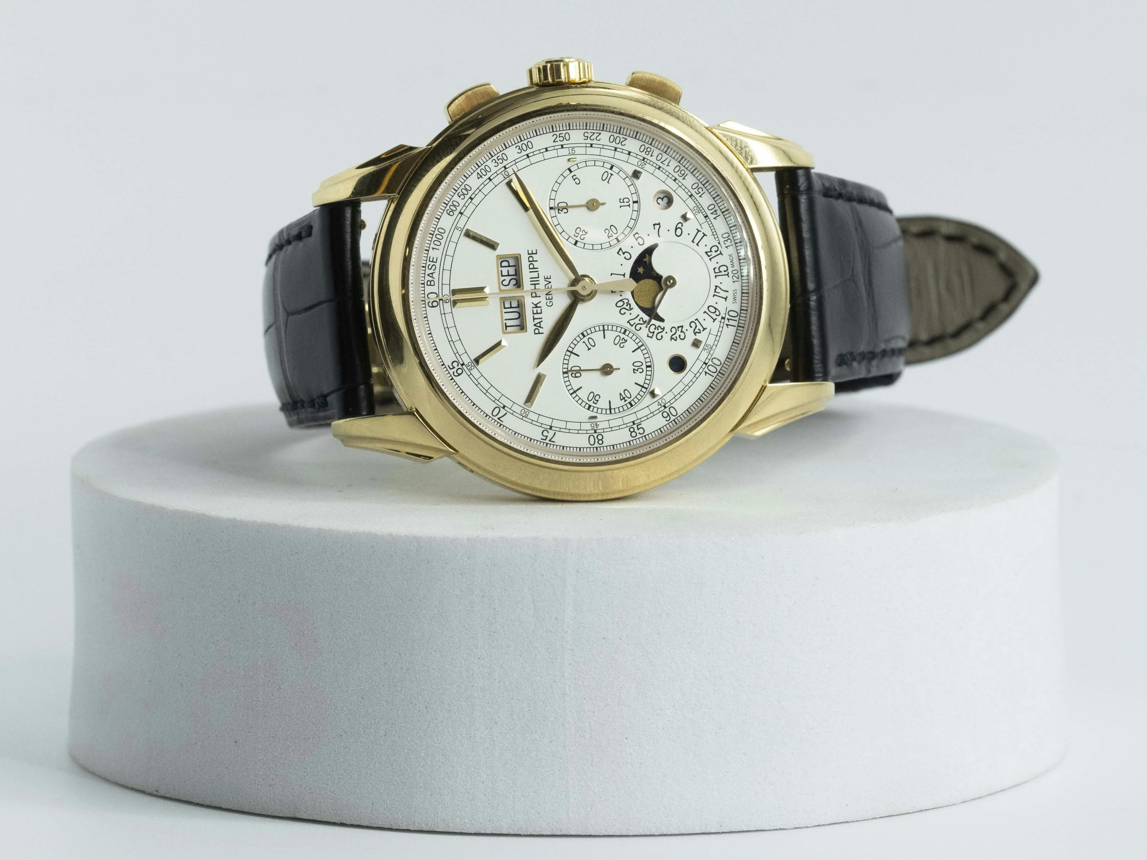 Patek Philippe Perpetual Calendar Chronograph 5270J 41mm Yellow gold Silver