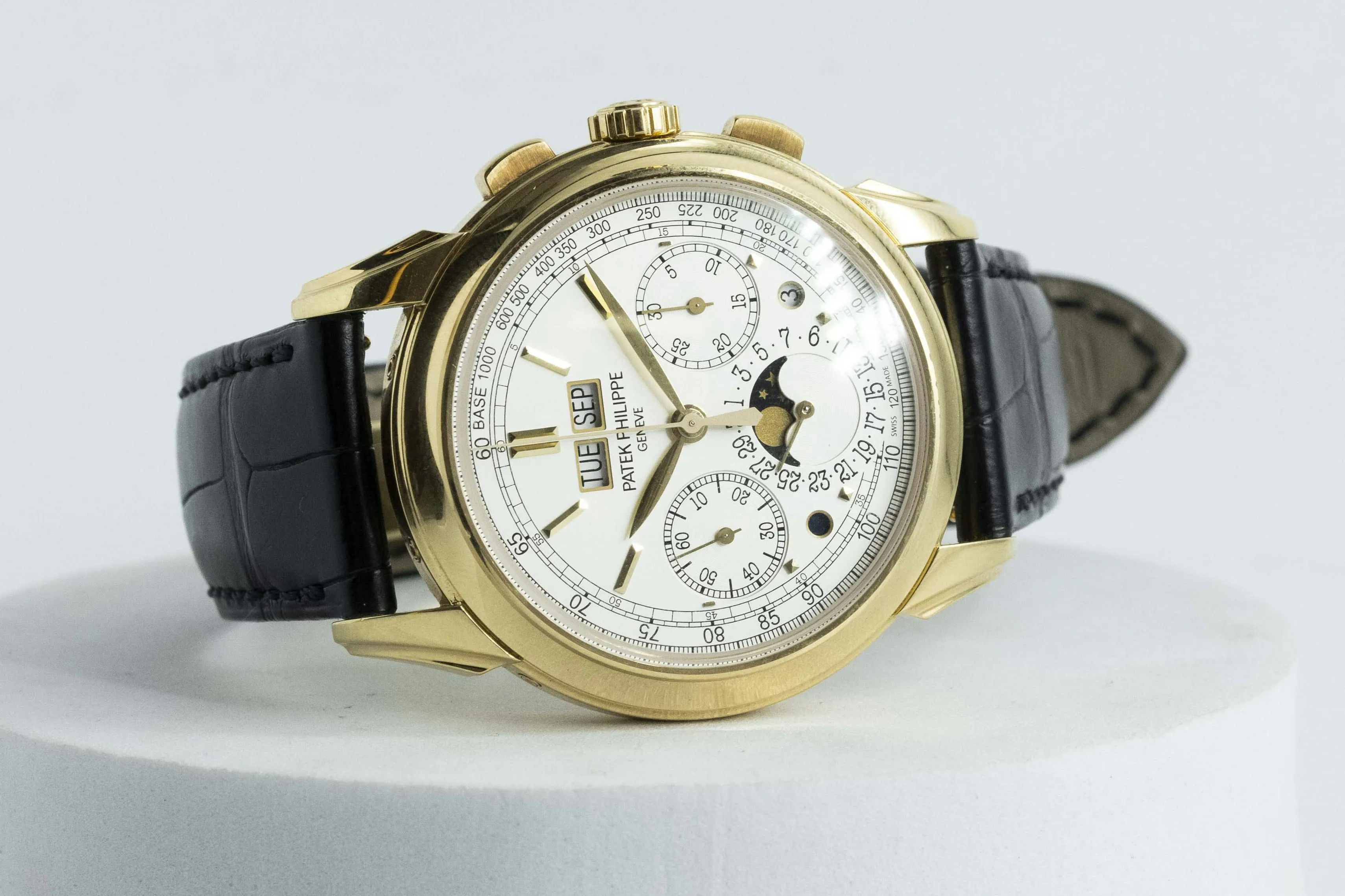 Patek Philippe Perpetual Calendar Chronograph 5270J 41mm Yellow gold Silver 1