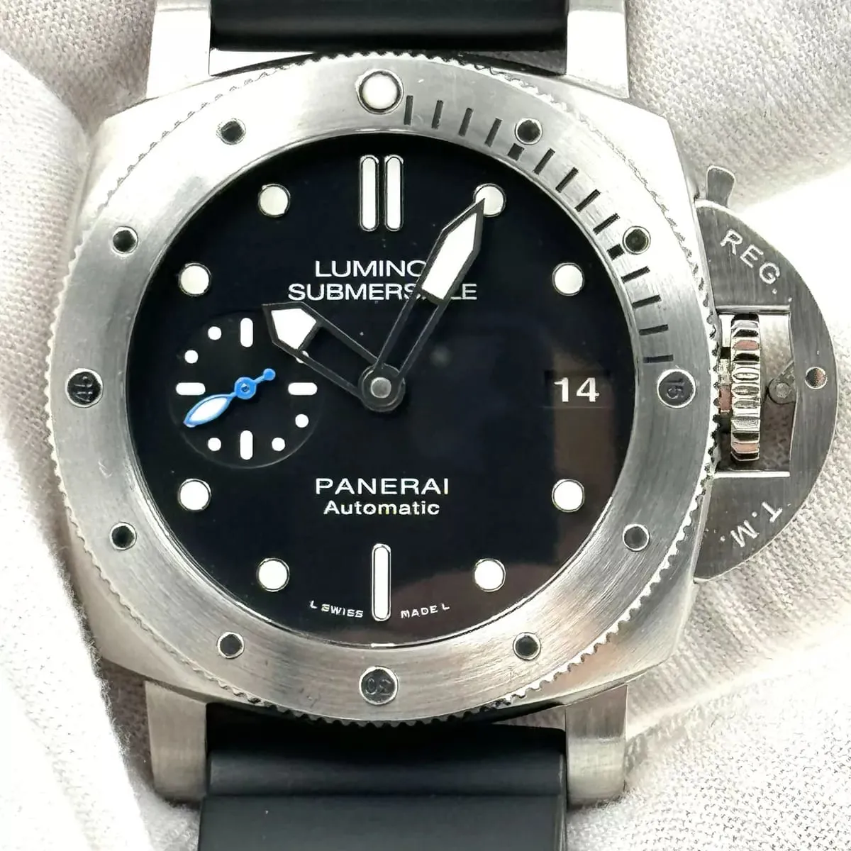 Panerai Submersible PAM 00682 42mm Stainless steel Black