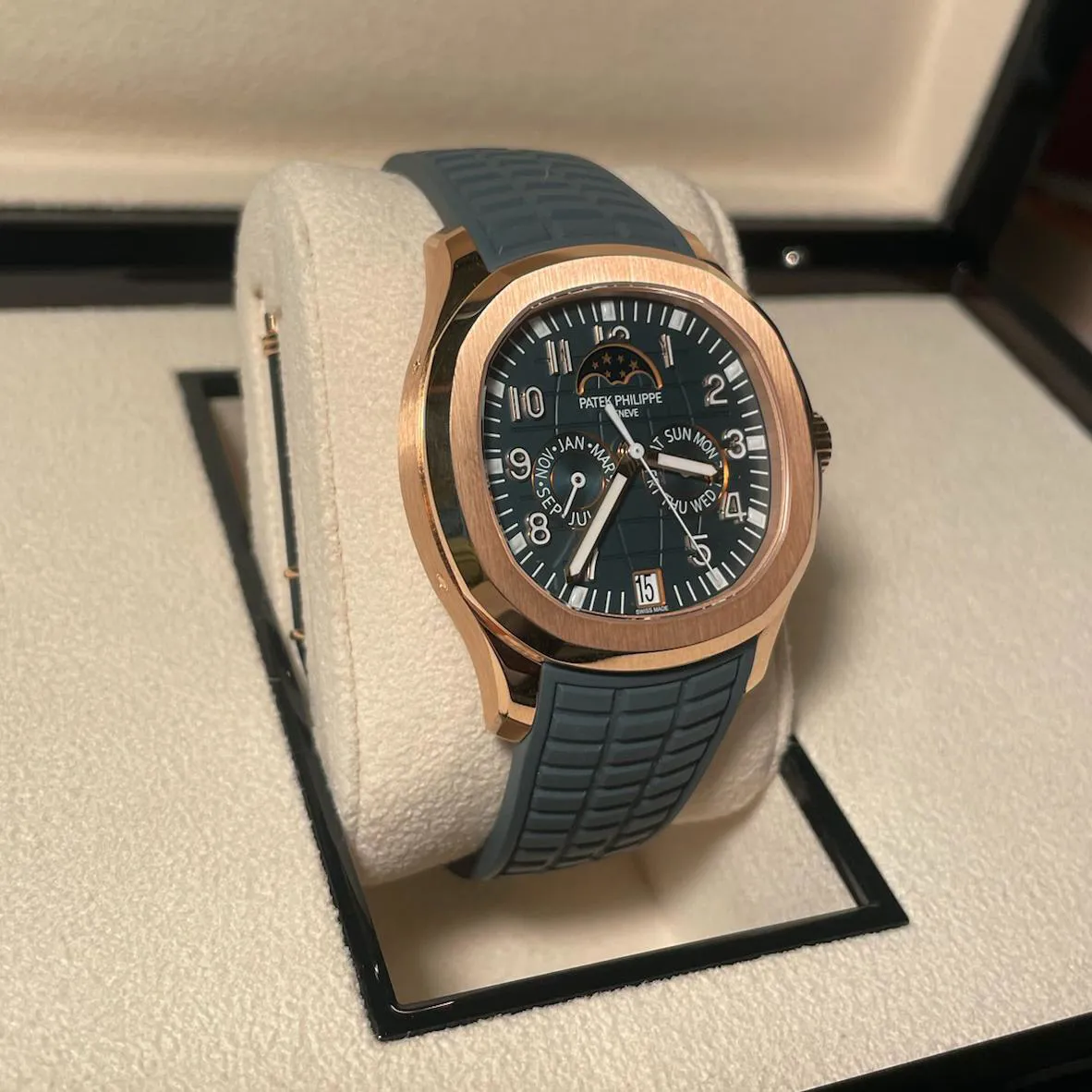 Patek Philippe Aquanaut 5261R-001 40mm Rose gold Blue 2