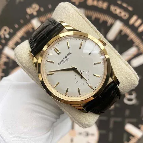 Patek Philippe Calatrava 5196J-001 37mm Yellow gold Silver