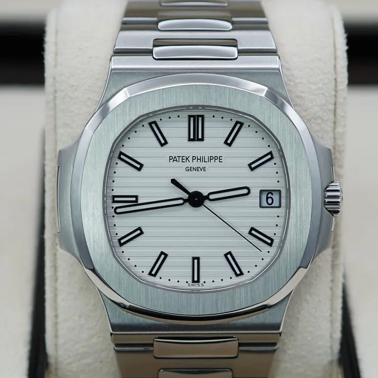 Patek Philippe Nautilus 5711/1A-011 40mm Stainless steel White