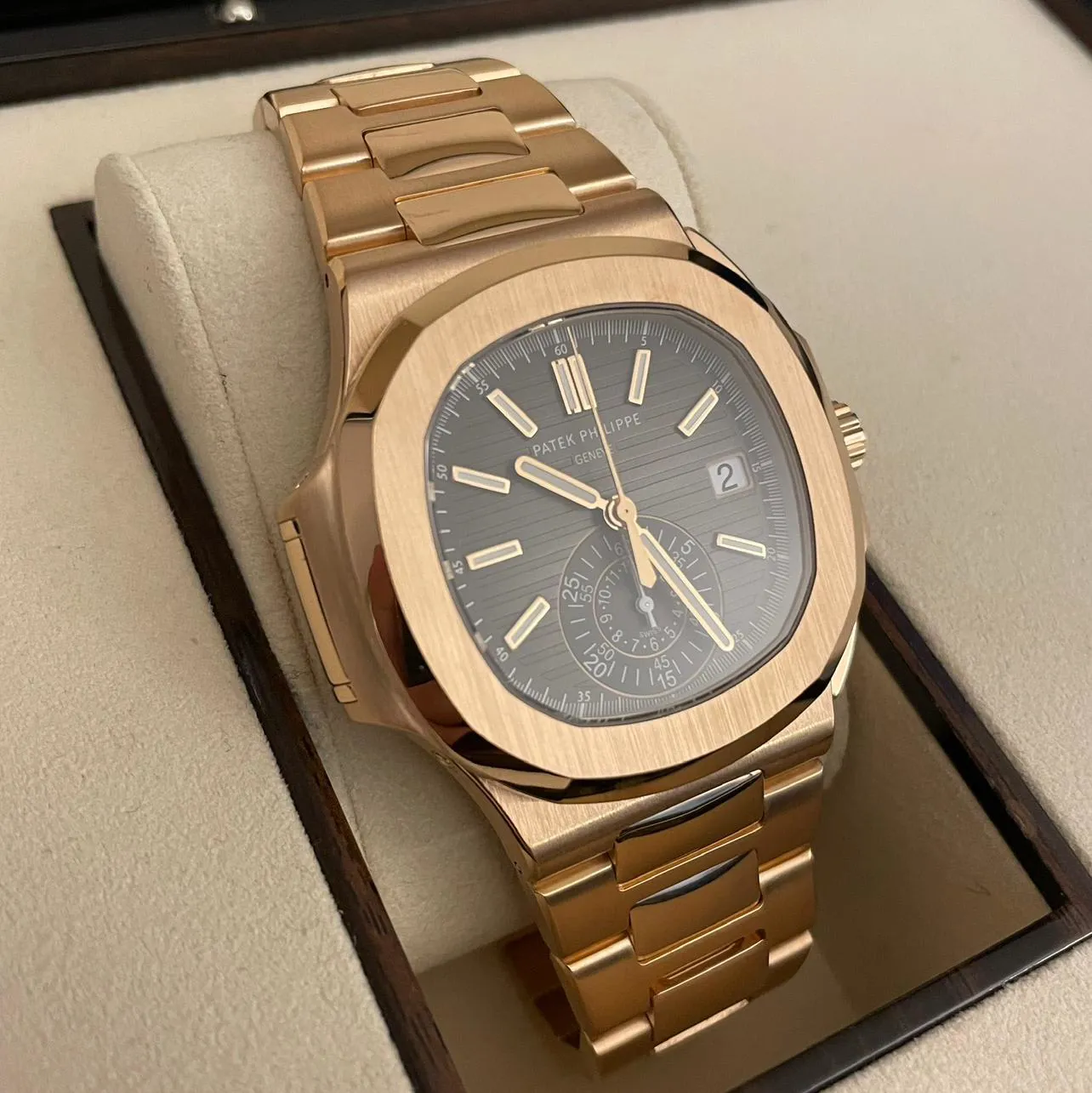 Patek Philippe Nautilus 5980/1R-001 40.5mm Rose gold Black 2