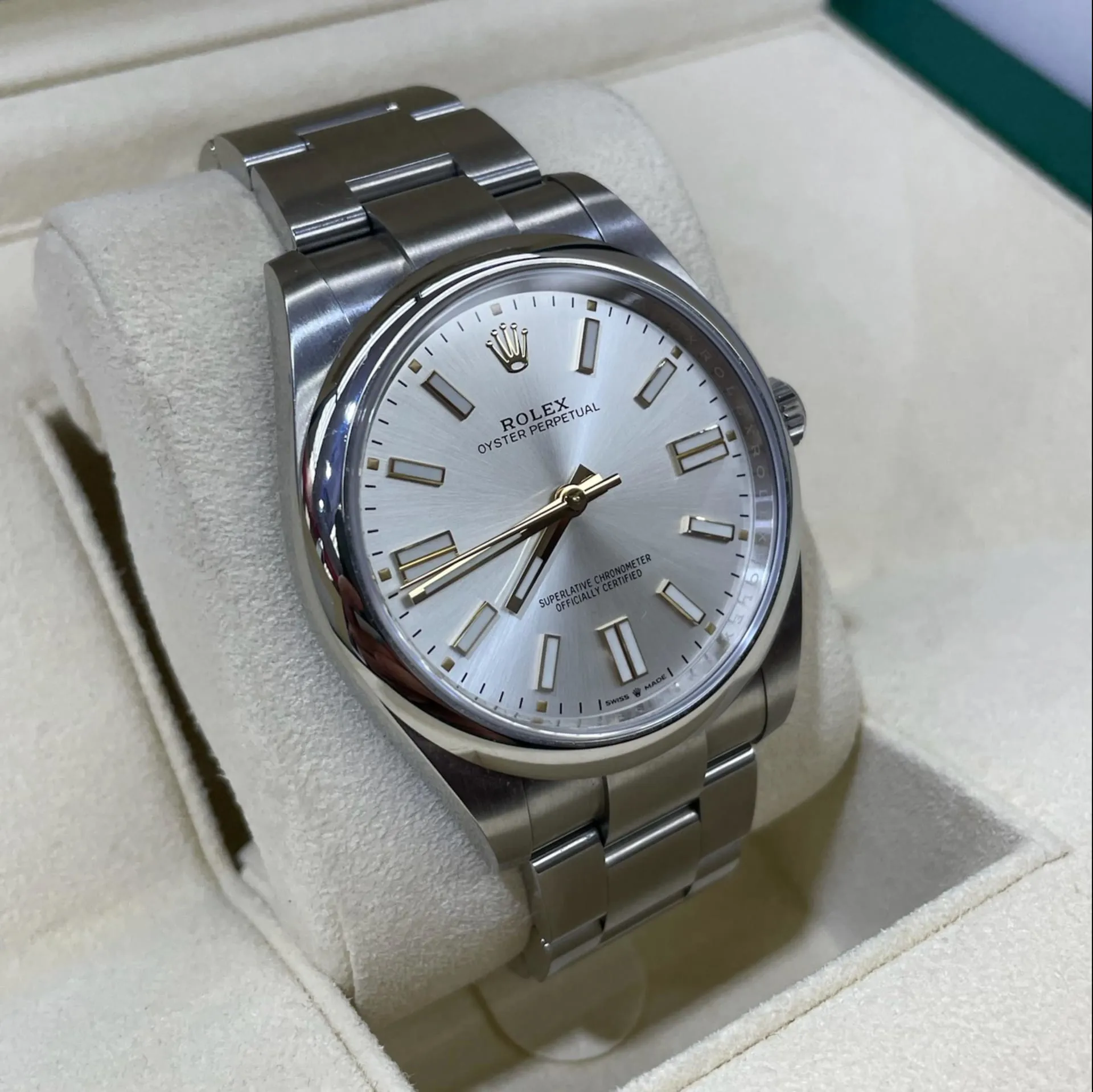 Rolex Oyster Perpetual 124300-0001 41mm Oystersteel Silver 2