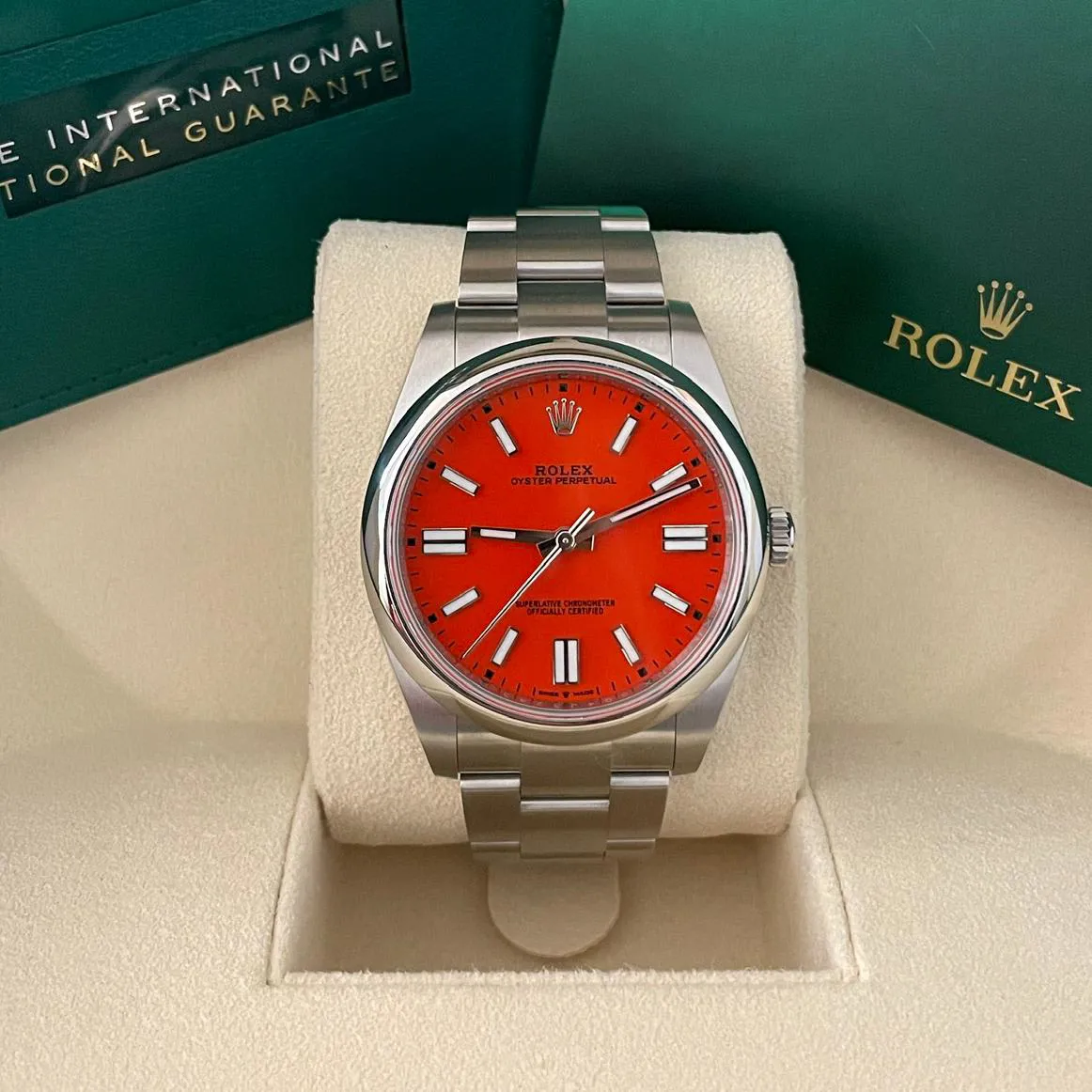 Rolex Oyster Perpetual 124300-0007 41mm Stainless steel Red