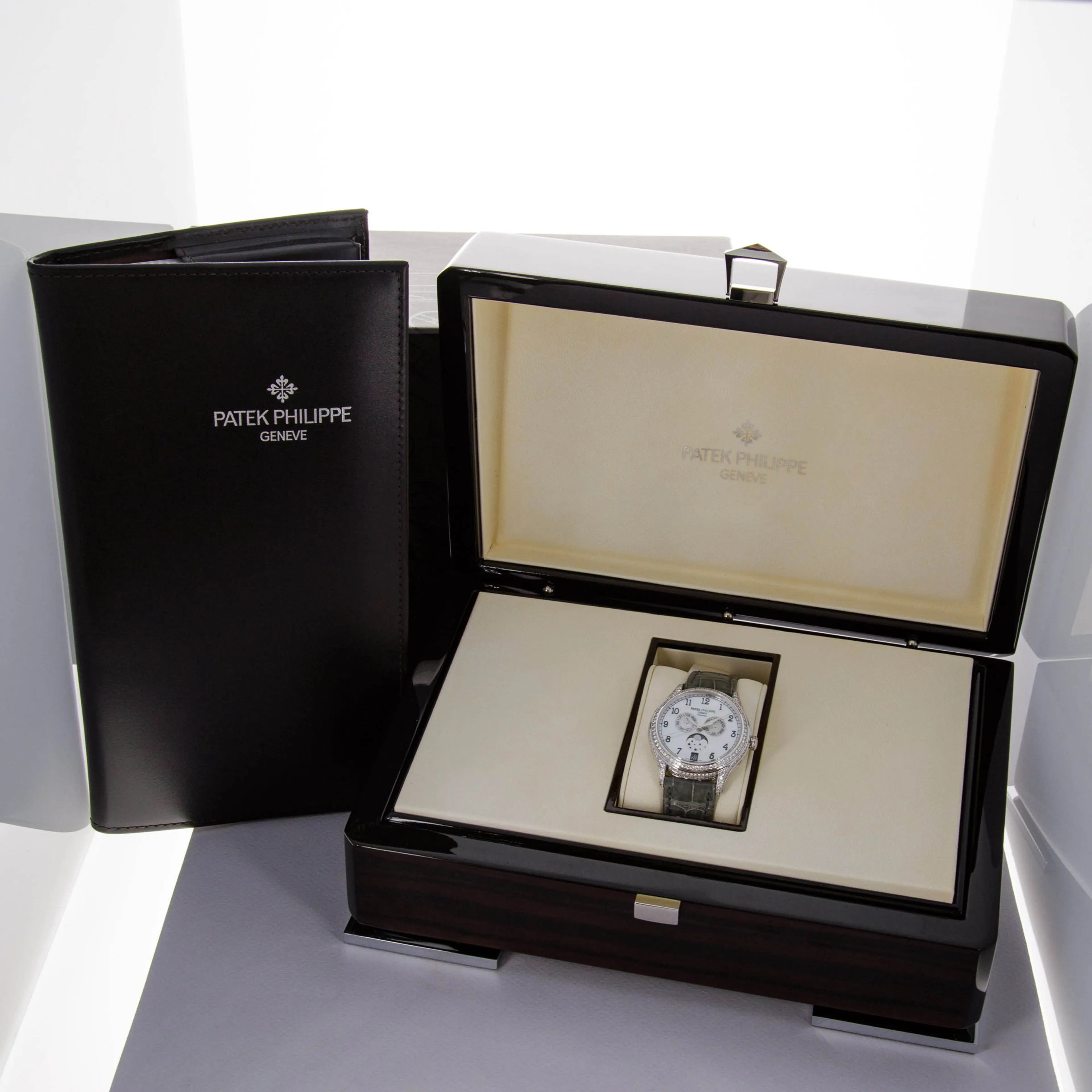 Patek Philippe Annual Calendar 4948G-010 38mm White gold and Diamond White Mother of Pearl 15