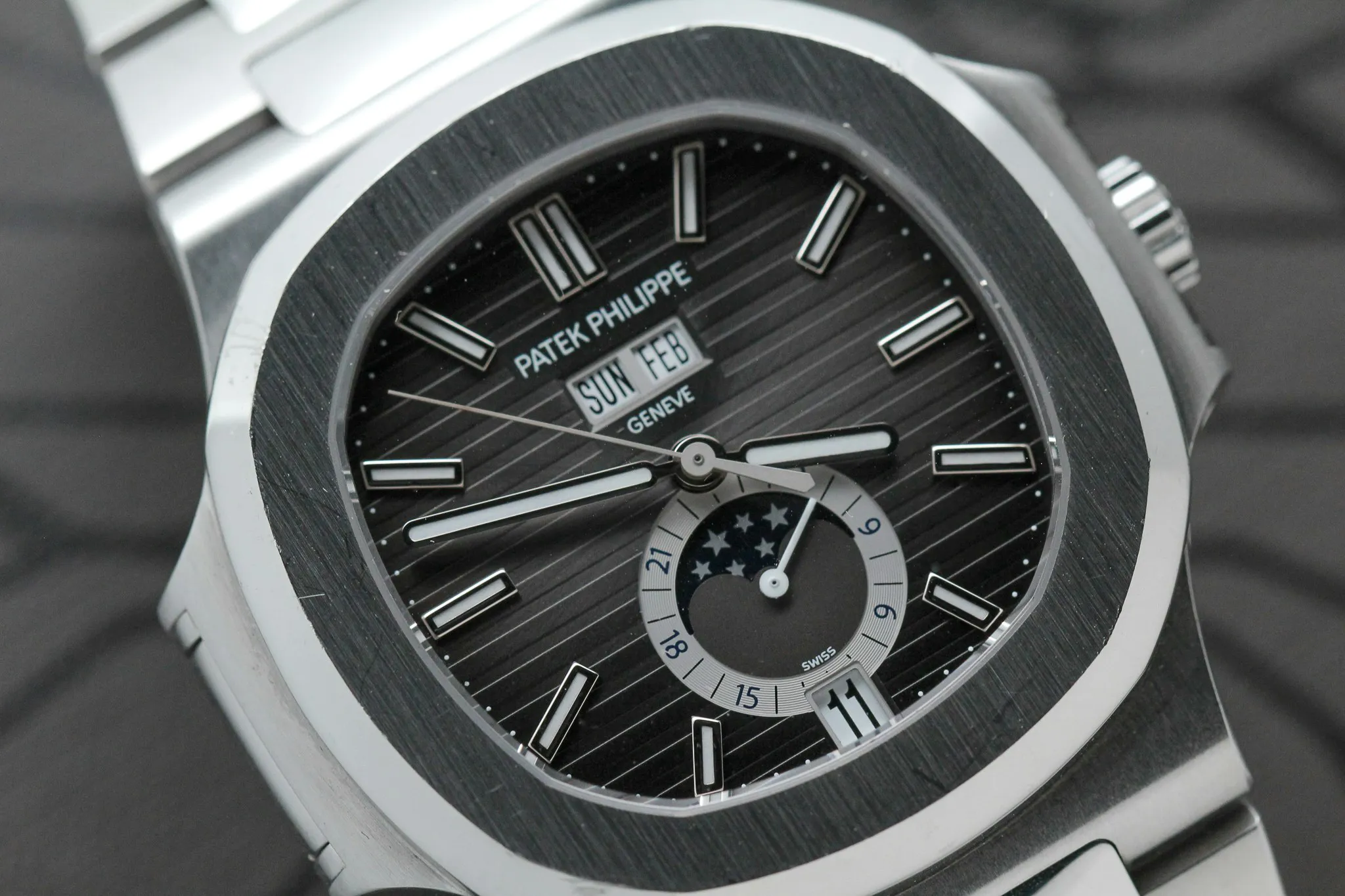 Patek Philippe Nautilus 5726/1A 40.5mm Stainless steel Blue 6